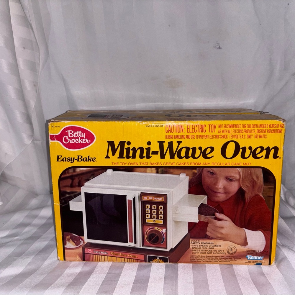 Collectors item child’s toy baking oven new still in box